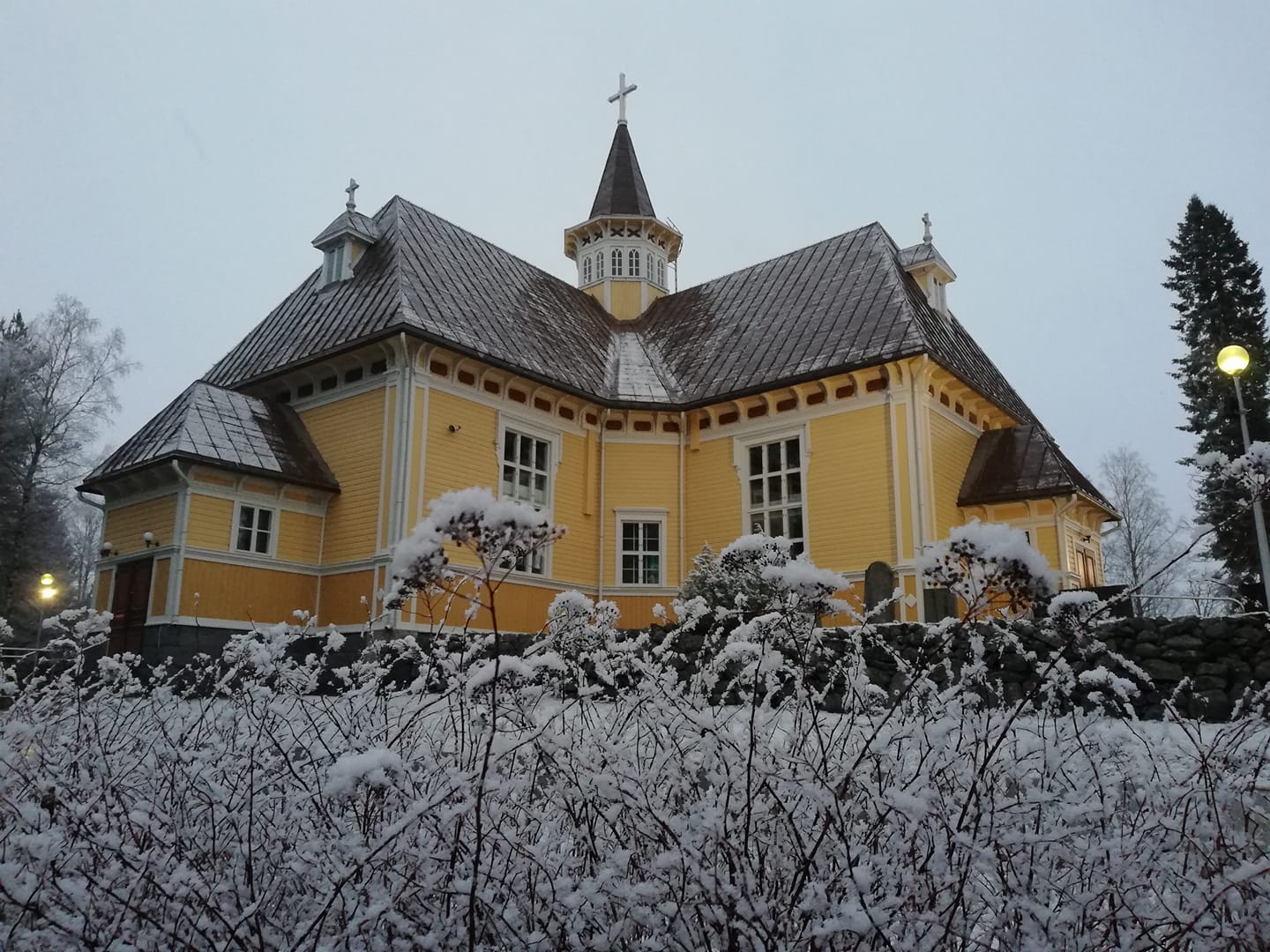 Töysän kirkko, talvi.jpg