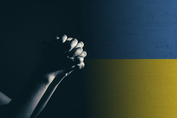 rukoilevat kädet, ukrainan lippu